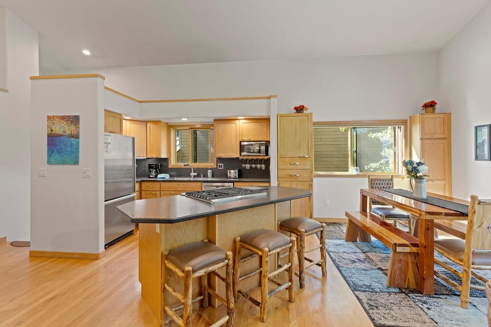 Dining area/kitchen