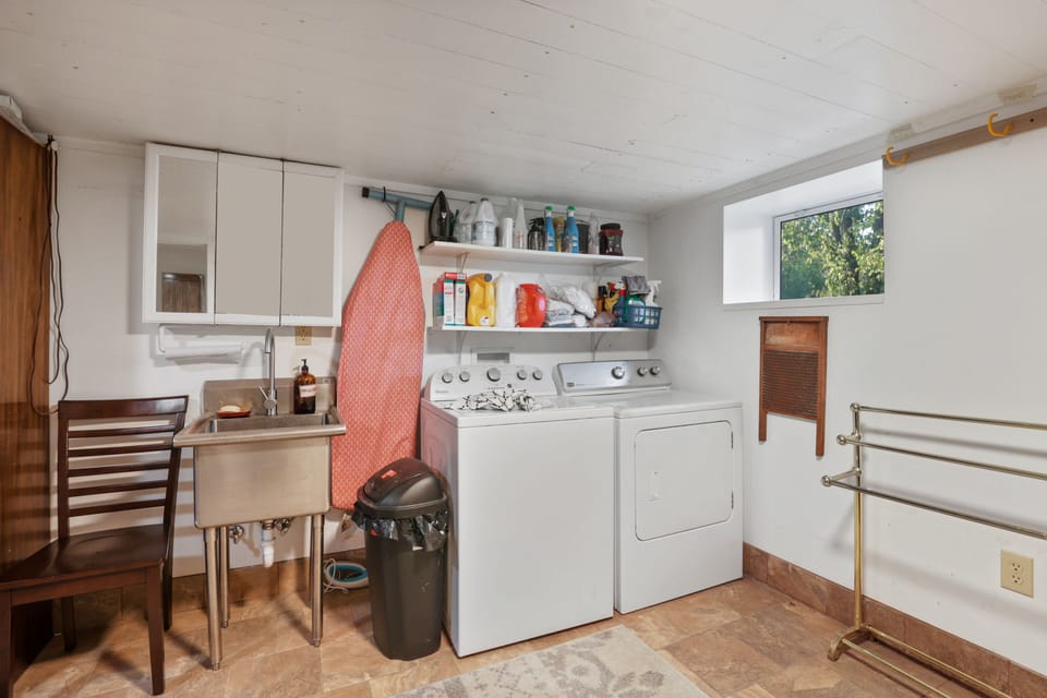 Milkroom, laundry room.