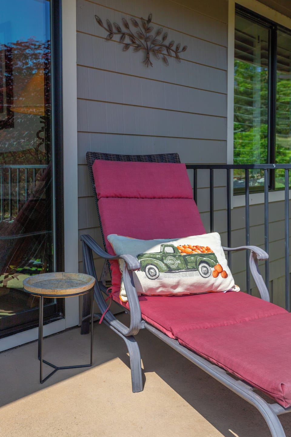 Relax on the back deck and enjoy the view of the golf course and Atlas Peak.