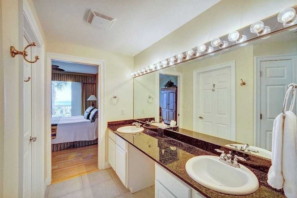 Luxury Master Bathroom w/Granite Tops, Double Vanities, Walk-in Shower, Separate Tub, Walk-in Closet... 