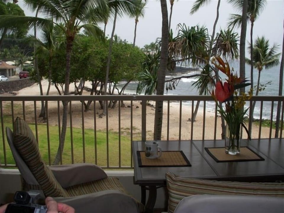 Picture Breakfast or Lunch or Dinner or no-excuse-needed-to-lounge here!!