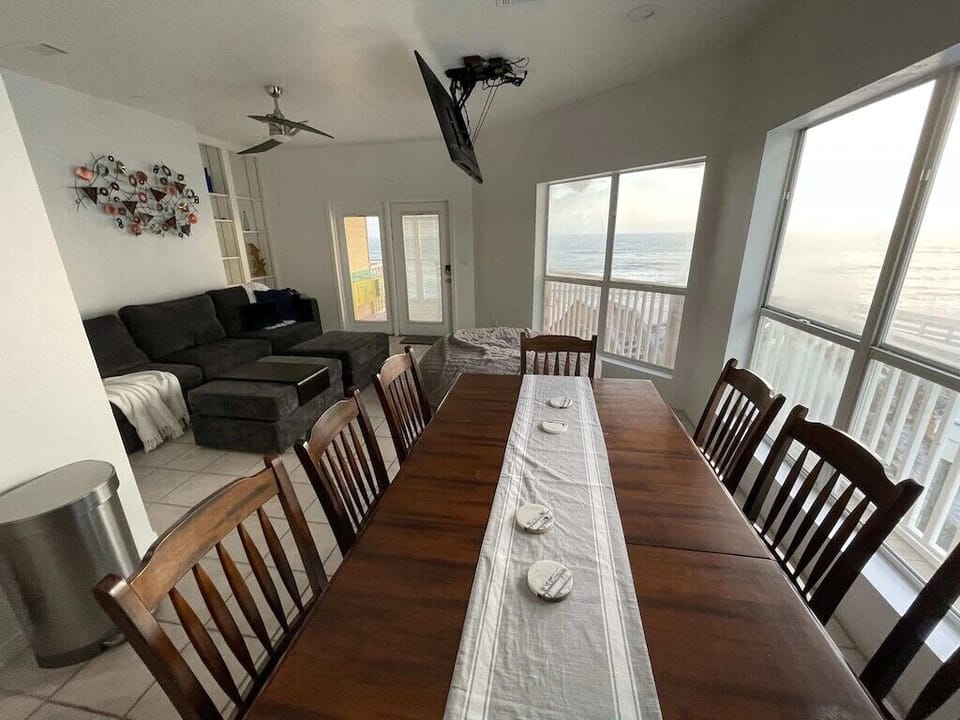 DINING AREA - DINING AREA