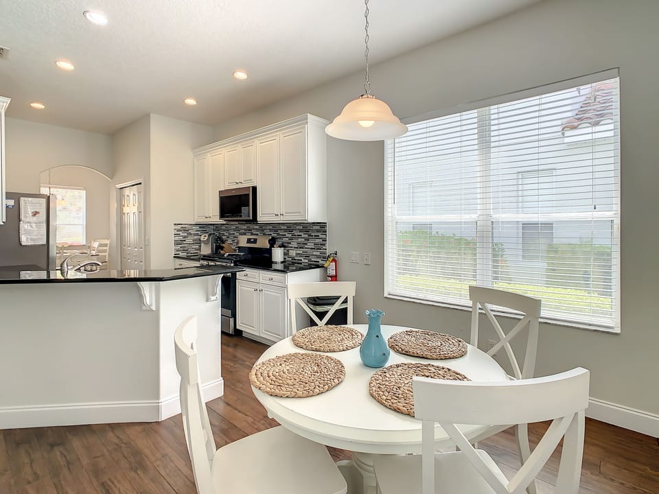 Kitchen dining area