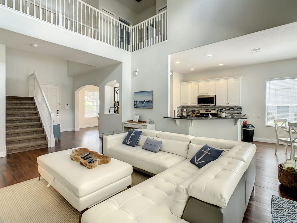 Modern living room  - woods floors thru out - spacious floor plan - sleeps 10