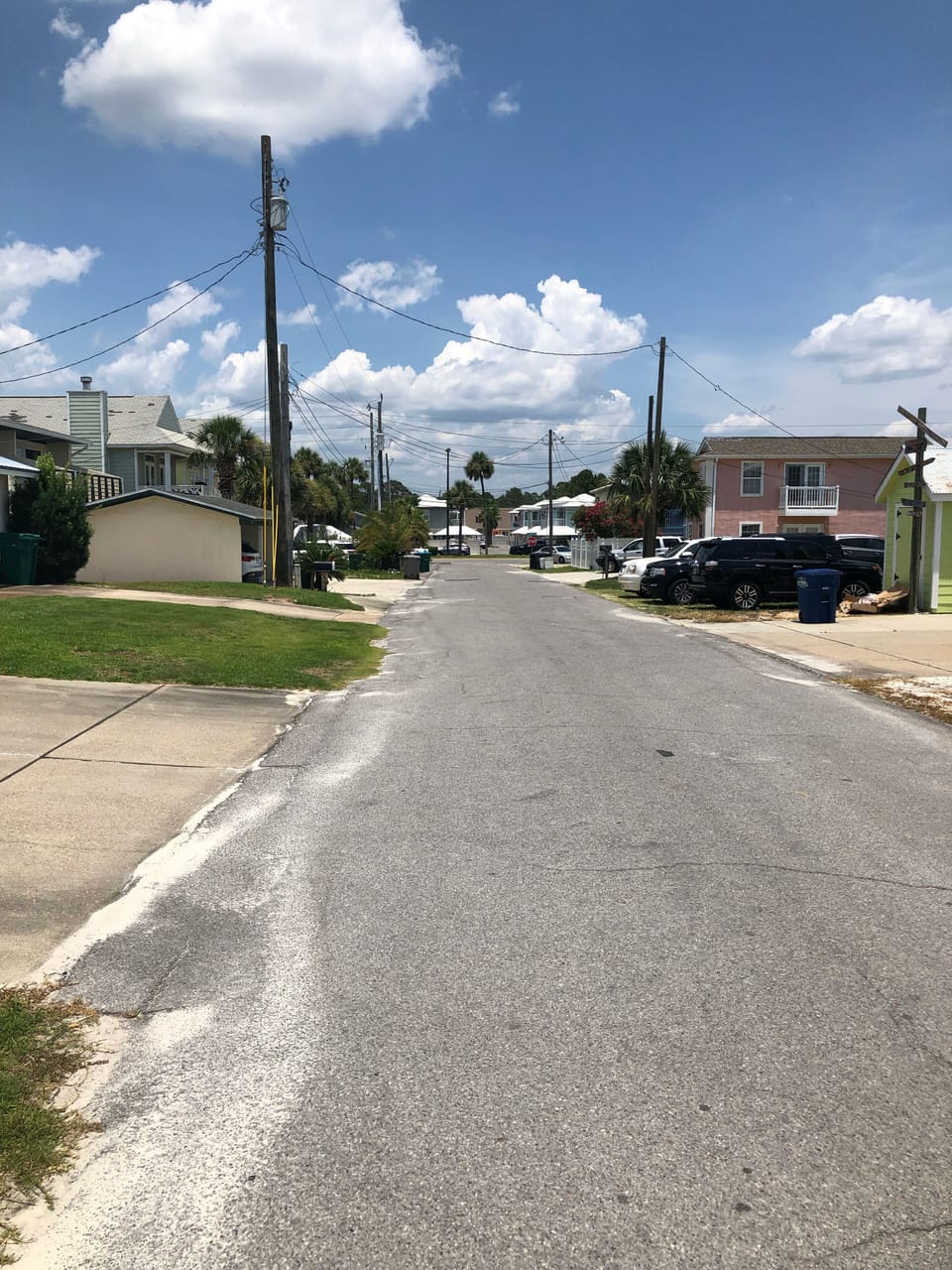 Short Walk of 5 houses to Beach.