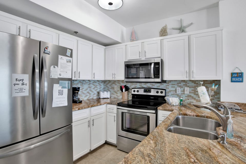Full kitchen