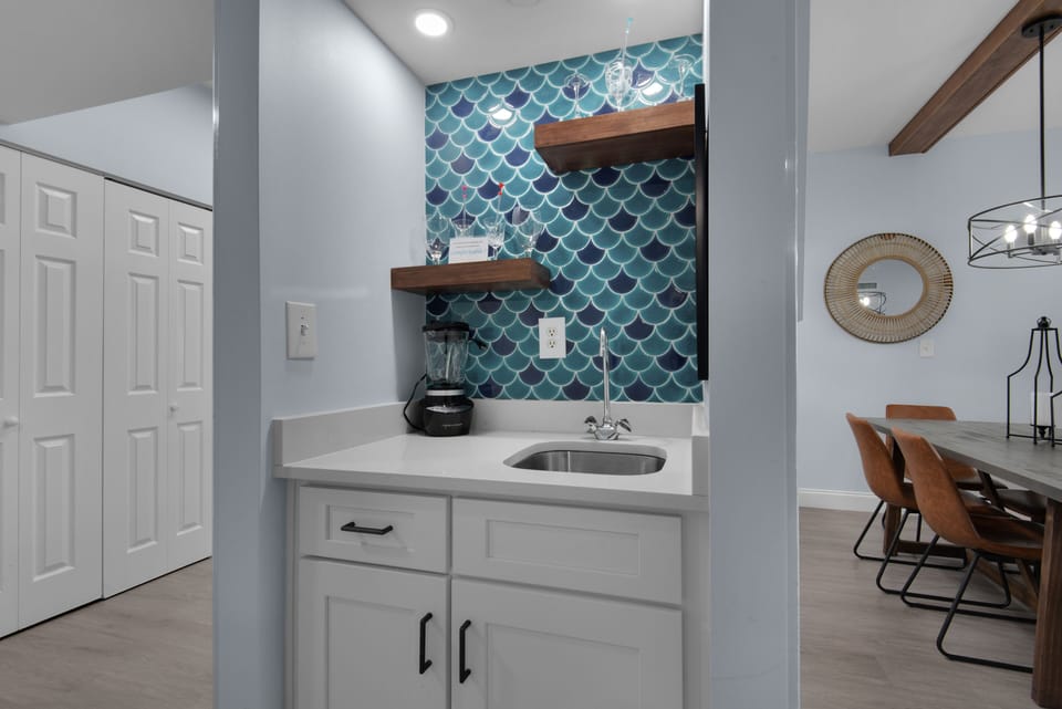 Wet Bar with blender
