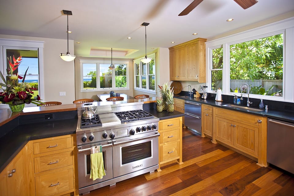 Professional chef's kitchen, Sub Zero refrigerator, Wolf Stovetop and two ovens,