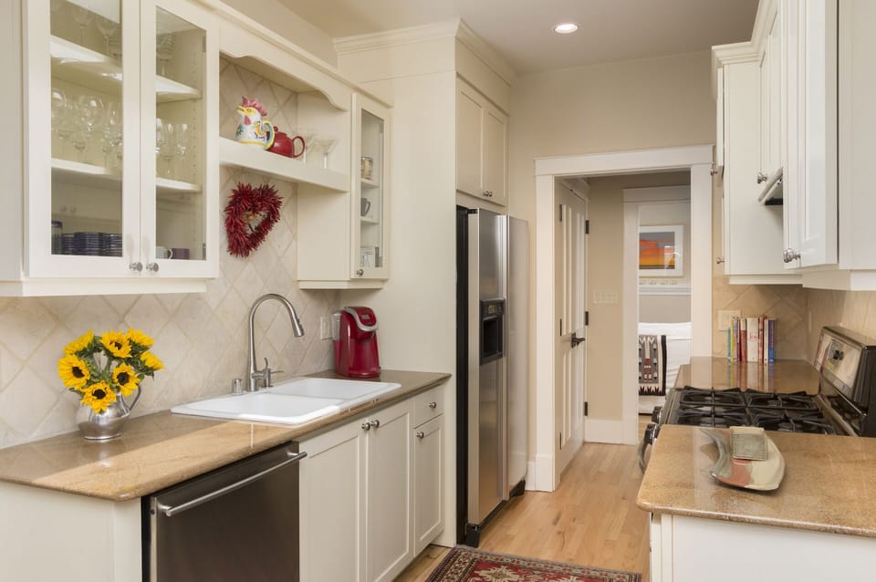 A compact kitchen that has everything you need. (gas stove, double door fridge)