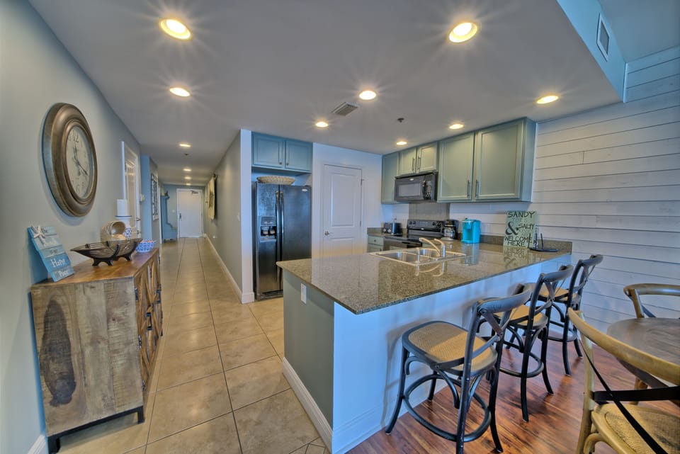 Side by Side refrigerator and large pantry!