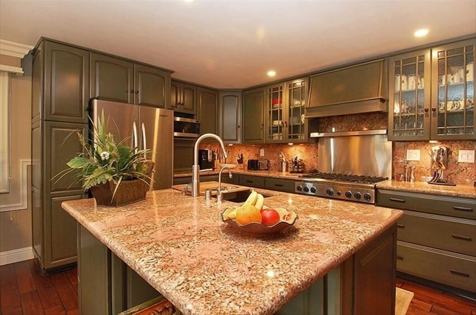 Gourmet Kitchen that is equiped for any holiday dinner.