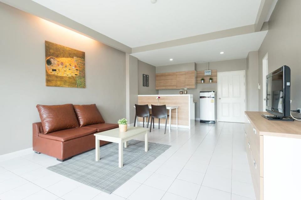 Suite | Living area | Flat-screen TV
