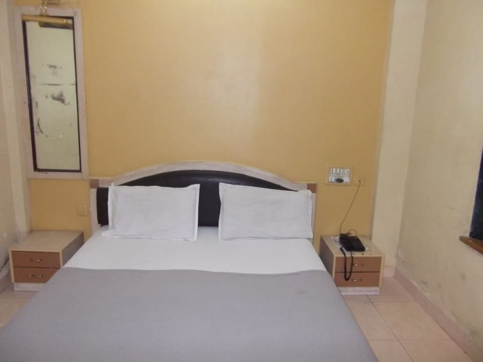Desk, soundproofing, iron/ironing board, rollaway beds