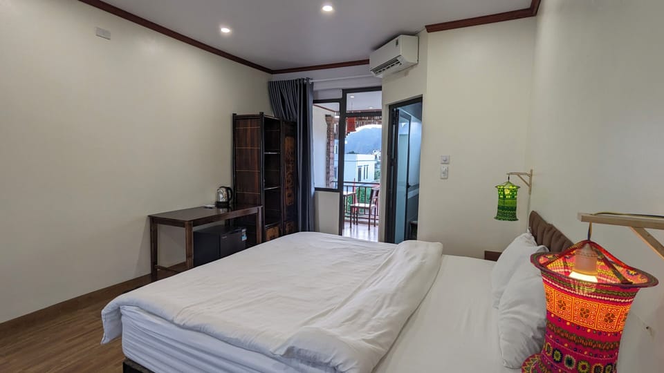 Premium Double Room, Mountain View | 1 bedroom, minibar, desk, soundproofing