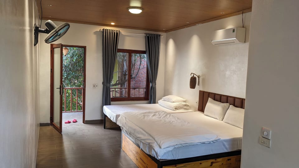 Deluxe Double or Twin Room, Garden View | 1 bedroom, minibar, desk, soundproofing
