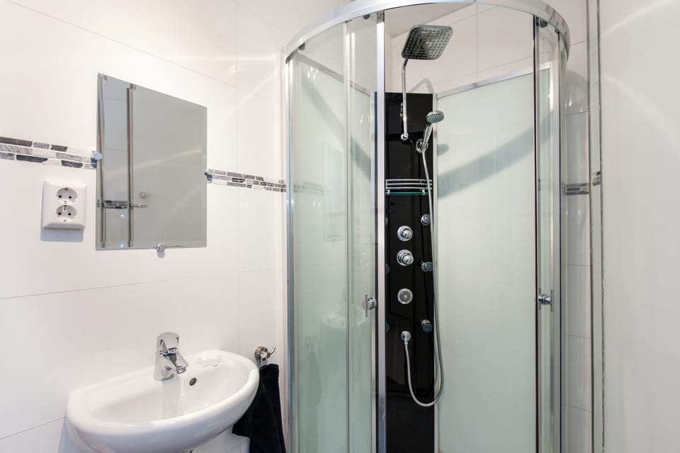 Crown Guesthouse Amsterdam Bed and Breakfast in Amsterdam