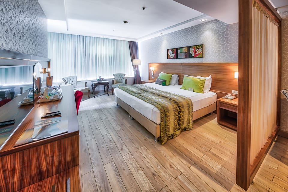 Room, Corner | Premium bedding, minibar, in-room safe, desk