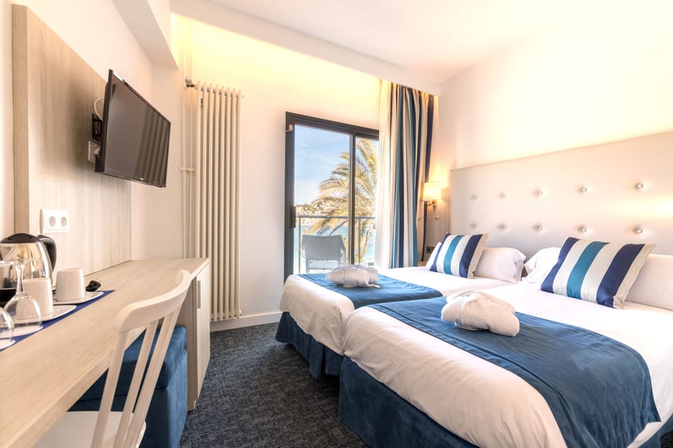 Superior Room, Balcony, Oceanfront | Minibar, desk, blackout drapes, iron/ironing board
