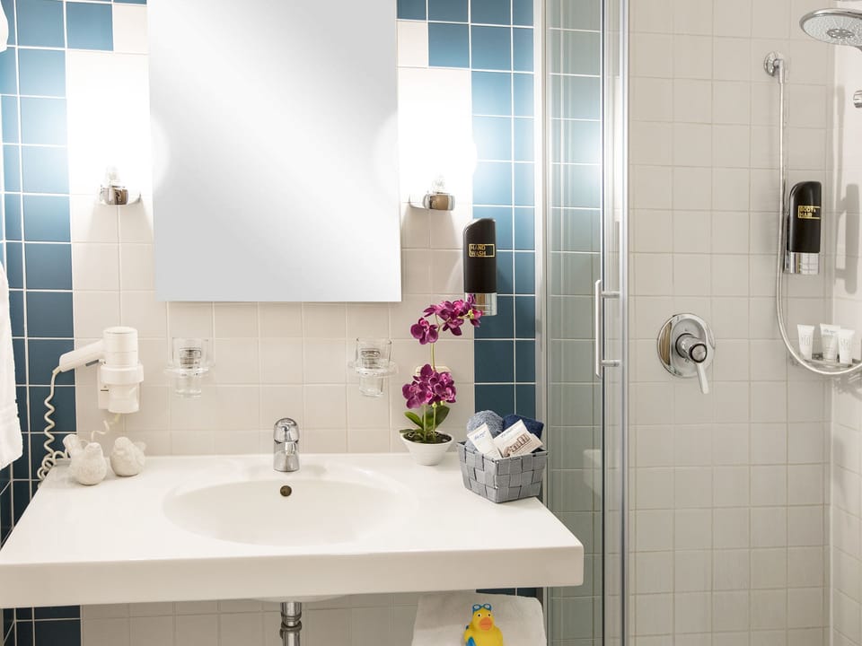 Comfort Double Room, 1 Bedroom, Balcony, Resort View | Bathroom | Shower, free toiletries, hair dryer, towels