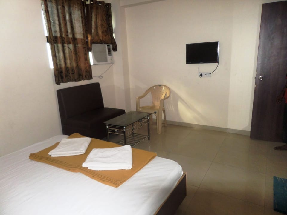 Standard Double Room AC | Desk, free rollaway beds