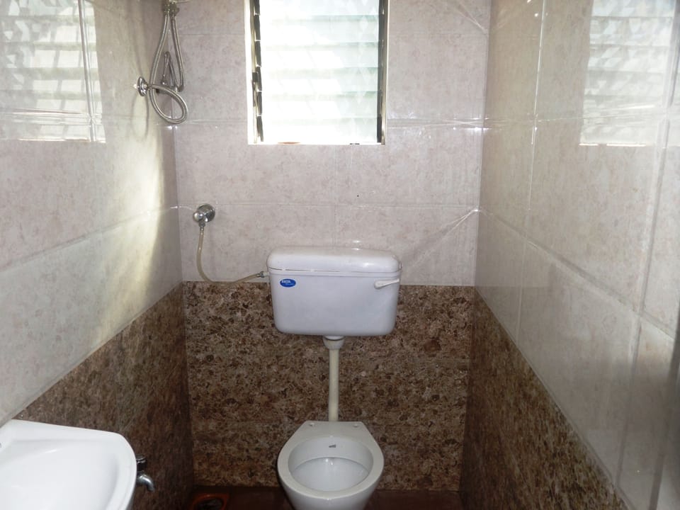Standard Double Room AC | Bathroom | Shower, towels