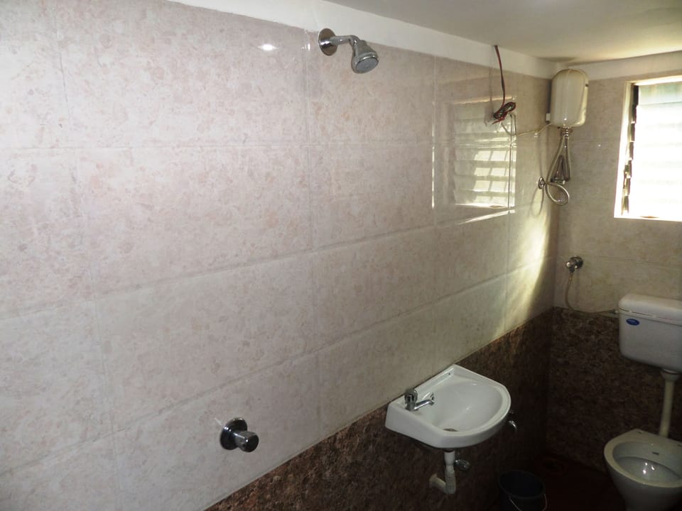 Standard Double Room Non AC | Bathroom | Shower, towels