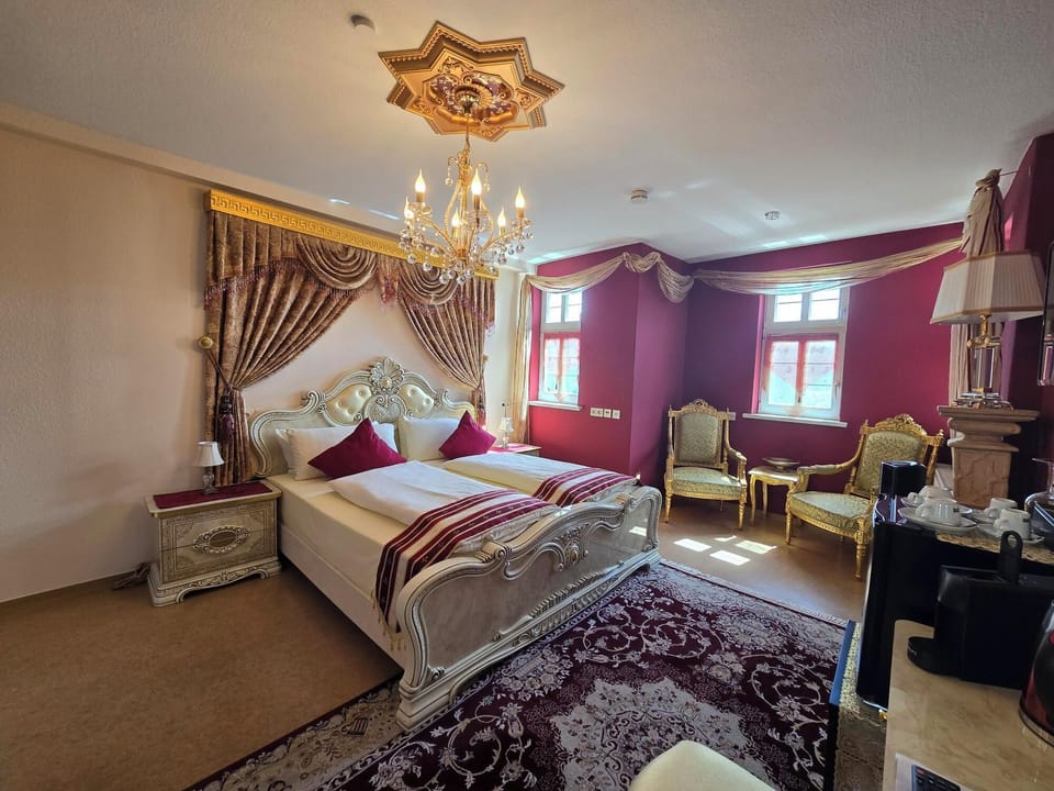 VIP Room | Desk, free WiFi, bed sheets, wheelchair access