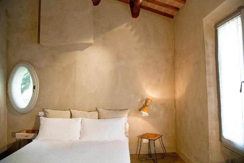 Minibar, desk, free WiFi, bed sheets