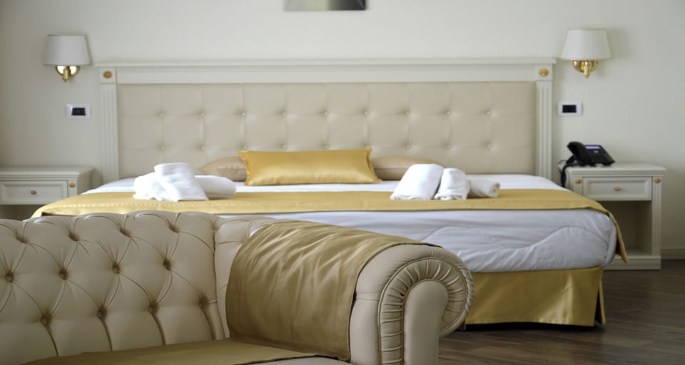 Junior Suite, 1 Queen Bed, Non Smoking, Balcony (Hot Tub; 2 Bathrooms) | Premium bedding, minibar, in-room safe, desk