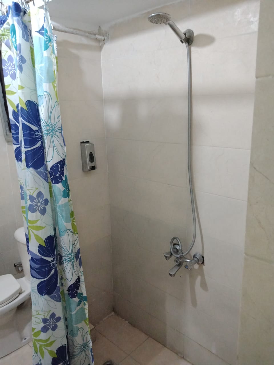 Basic Shared Dormitory, Mixed Dorm, City View | Bathroom | Free toiletries, towels