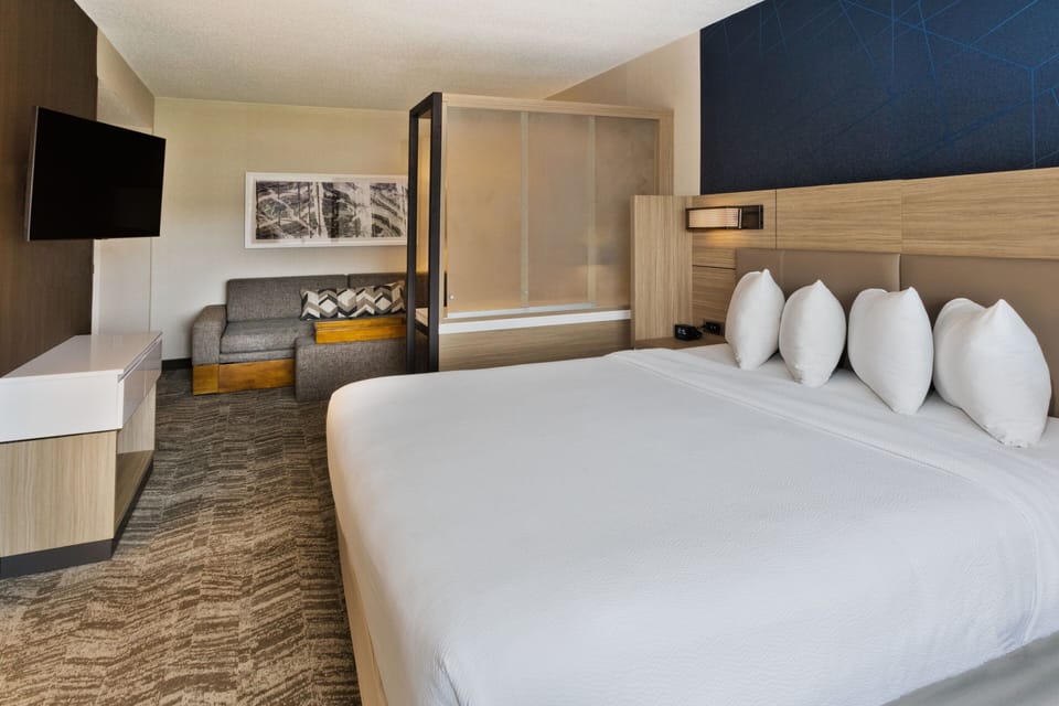 In-room safe, desk, iron/ironing board, free WiFi
