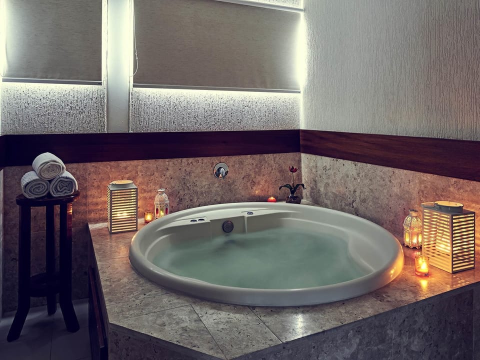 Body treatments, body scrubs, facials, 4 treatment rooms