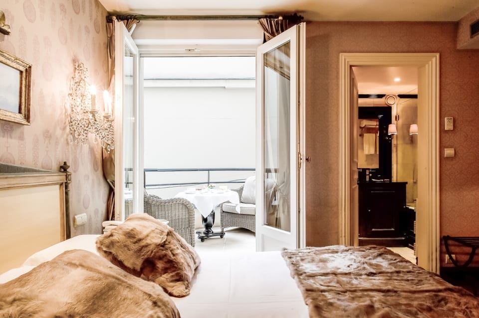 Classic Double Room | Minibar, in-room safe, individually decorated, individually furnished