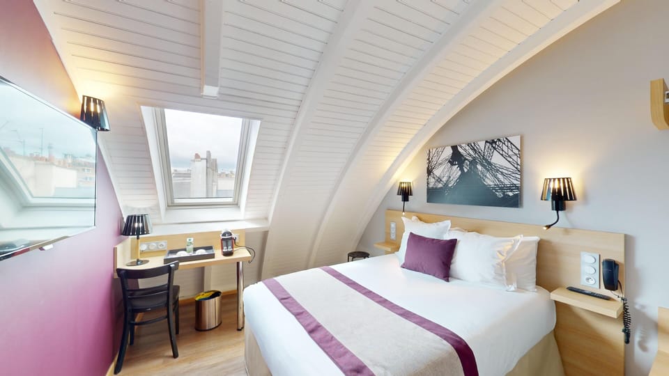 Classic Room, 1 Double Bed, Non Smoking | In-room safe, desk, soundproofing, free WiFi