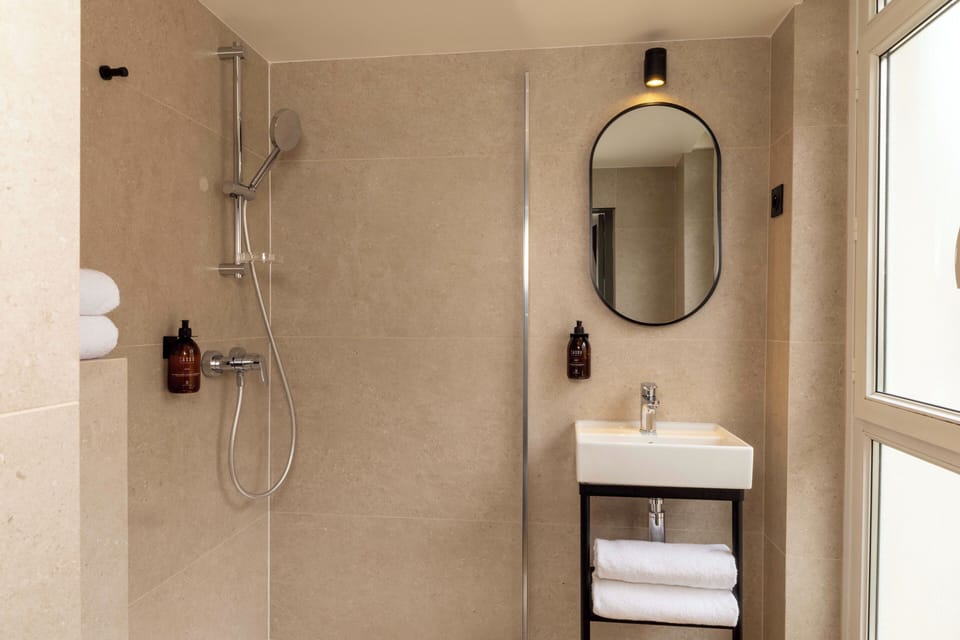 Triple Room | Bathroom | Hair dryer, towels, soap, shampoo