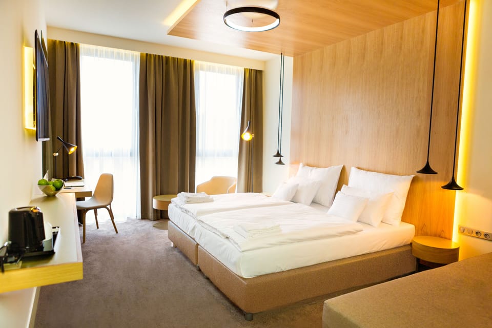 Hypo-allergenic bedding, minibar, in-room safe, desk