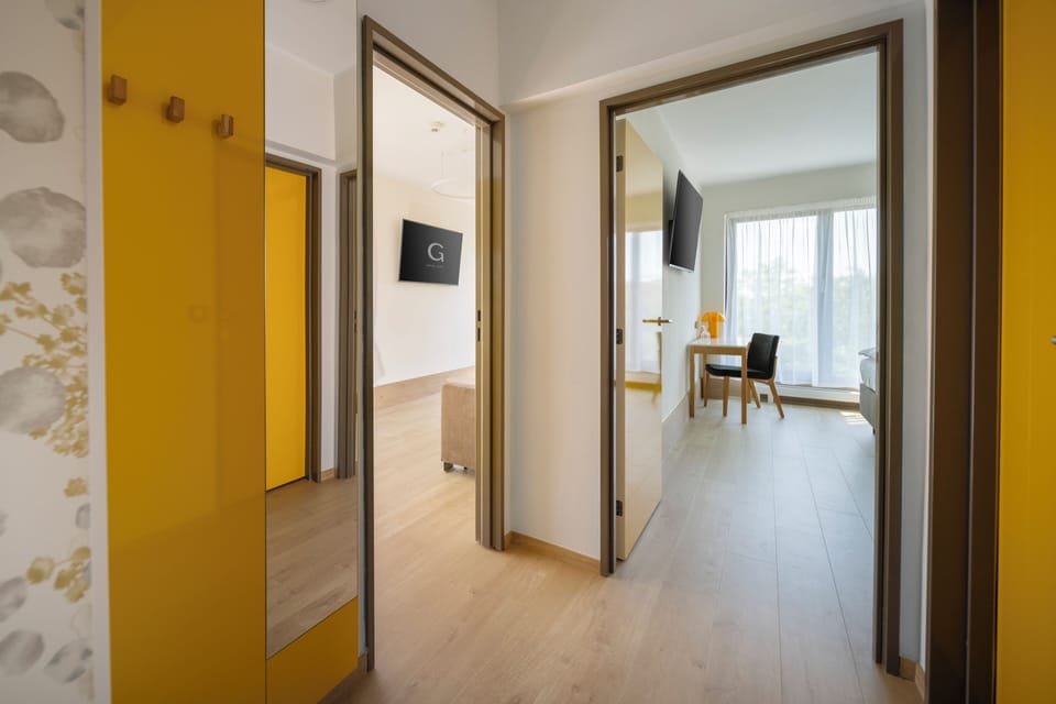 Superior Suite | Hypo-allergenic bedding, minibar, in-room safe, desk