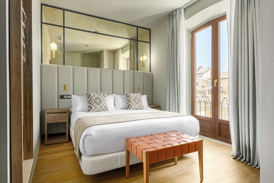 Double Room | Minibar, in-room safe, soundproofing, iron/ironing board
