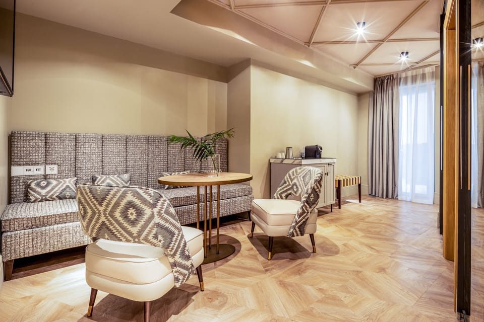 Junior Suite | Minibar, in-room safe, soundproofing, iron/ironing board