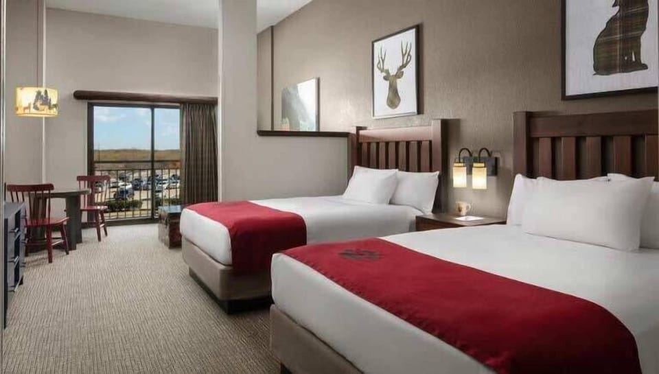 Grand Bear Suite | In-room safe, iron/ironing board, high-speed internet, alarm clocks