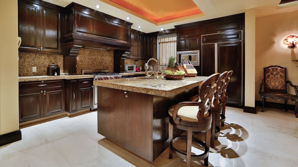 Our private chef provides you delicious gourmet meals & snacks all day