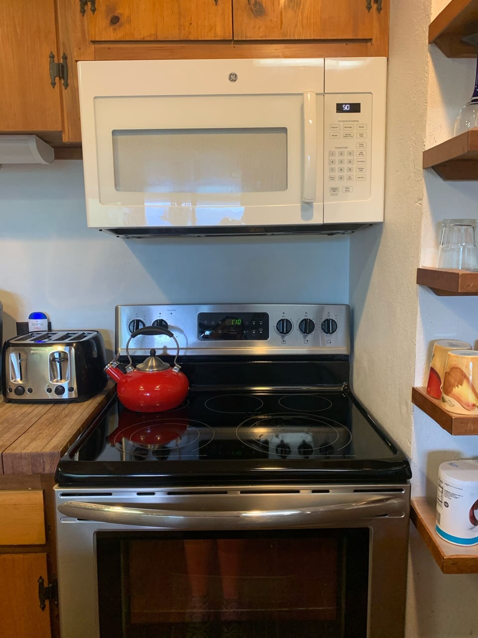 Toaster
Tea kettle
Microwave
Electric stove 