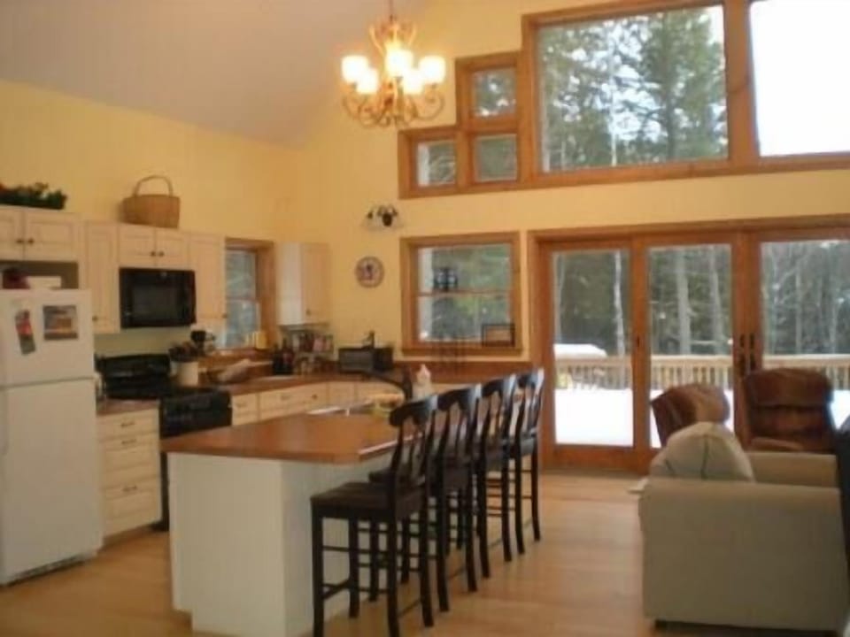 Full Kitchen with Island