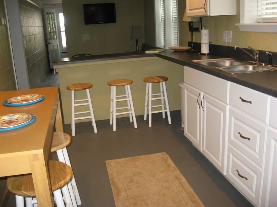 Eat-in kitchen, fully equipped with a coffee bar for your convenience.