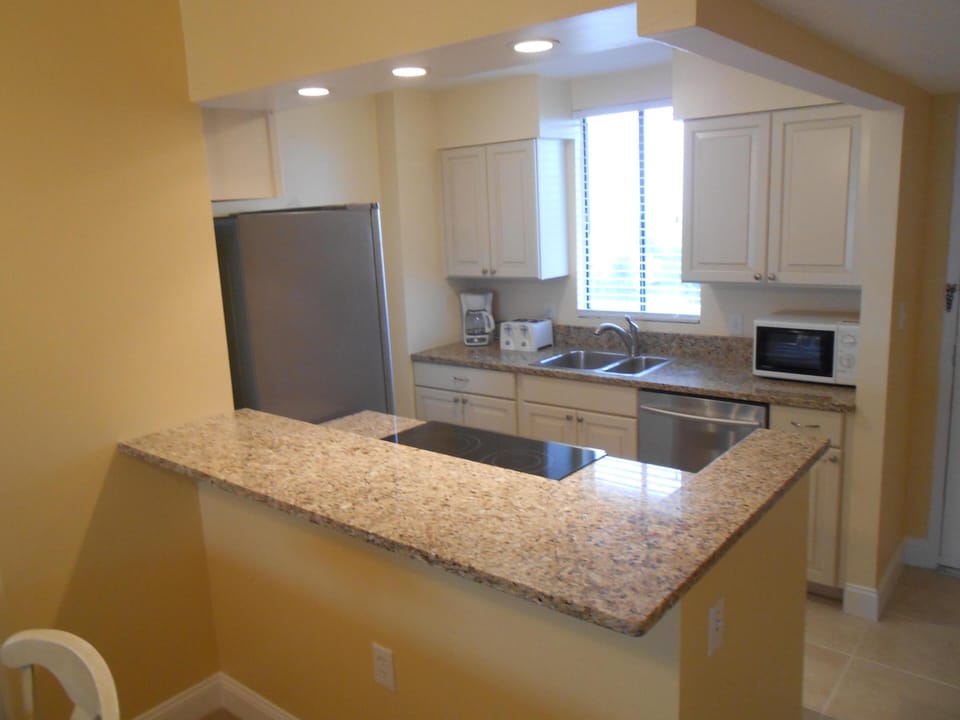 Beautiful renovated, fully furnished kitchen
