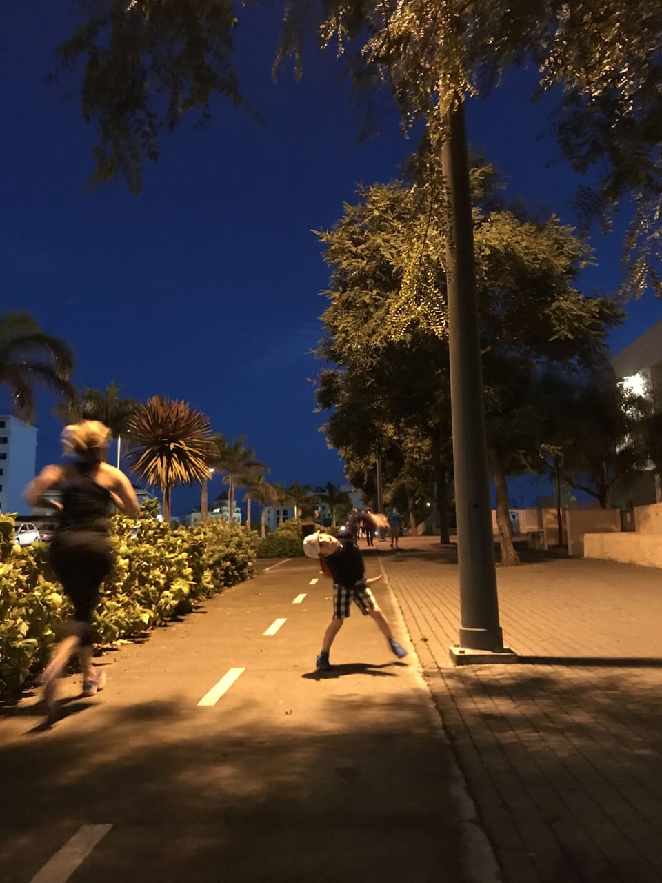 The cycle and jogging path outside of Vila Formosa