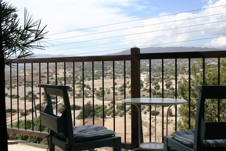 Balcony with views of the mountains
