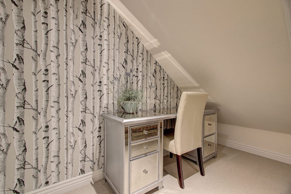 Dresser/desk/make up area in 4th bedroom 