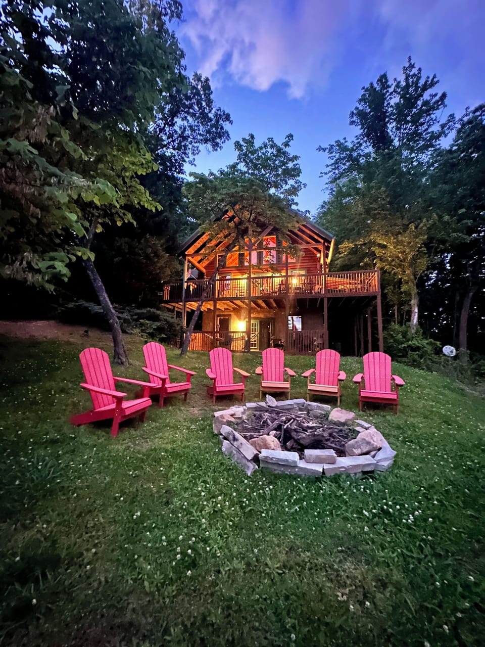 Woodland cabin magic, perfect for relaxing! 🌄🌿