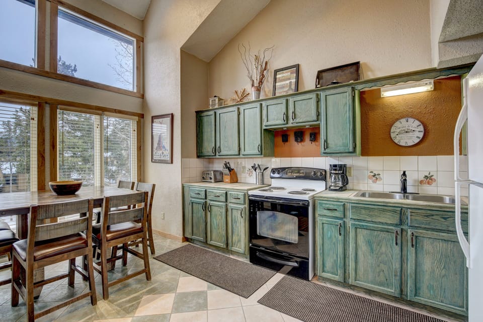 Large fully stocked kitchen/dining area.